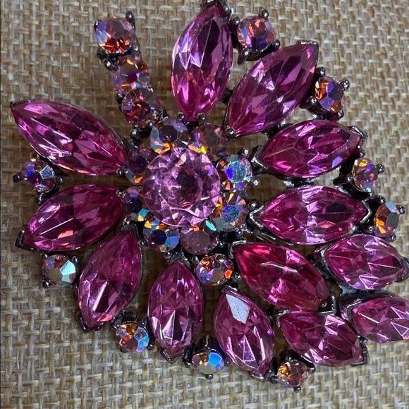 Weiss Pink Crystal Brooch - Picture 4 of 5